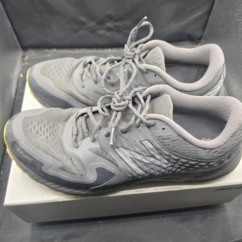New Balance Gray Mesh‎ and Synthetic Athletic Sneakers